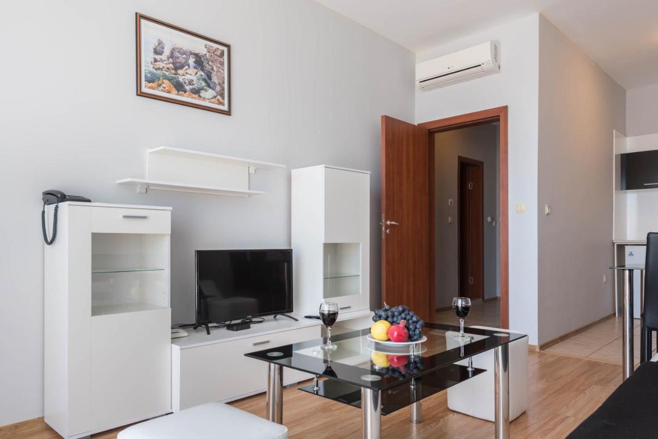 1-St Line Izvora Sea View Apartments On Aranyhomok Kültér fotó