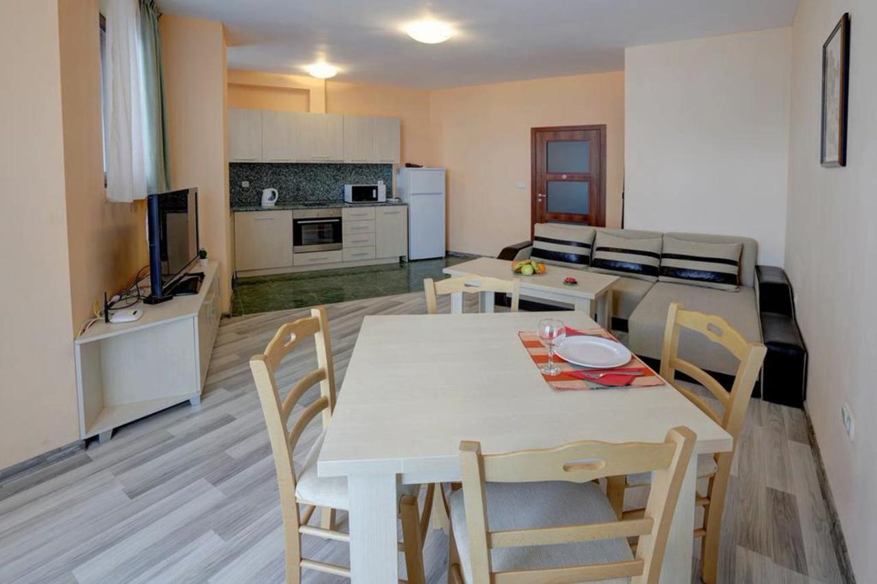 1-St Line Izvora Sea View Apartments On Aranyhomok Kültér fotó